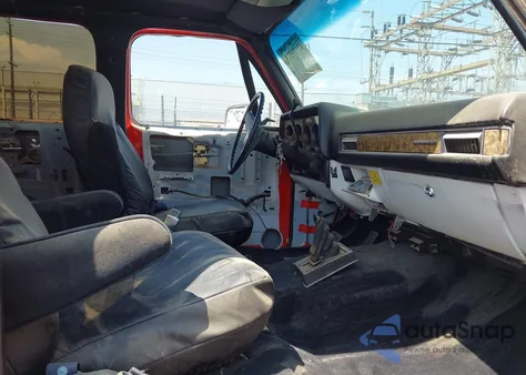 1991 GMC Suburban R25 Conventional из США, поврежденный, VIN 1GKGR26N7MF513031